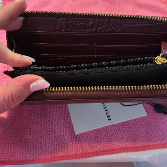 Long purse/walet, shiny croc Bordeaux color. WHISTLES BRAND. - Picture 2 of 4